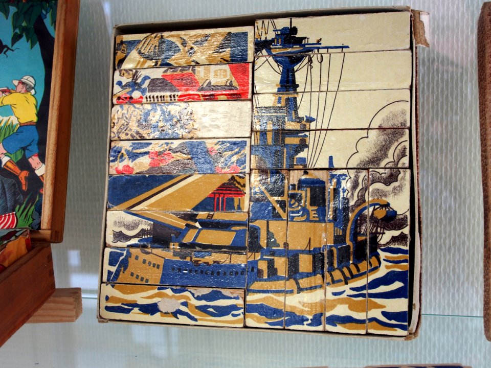 Old Puzzle of WWI war ship, Musée du jouet de Colmar