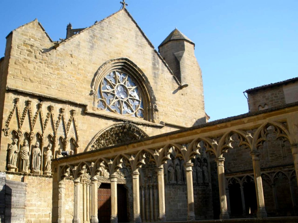 Olite - Iglesia de Santa María la Real, atrio 1