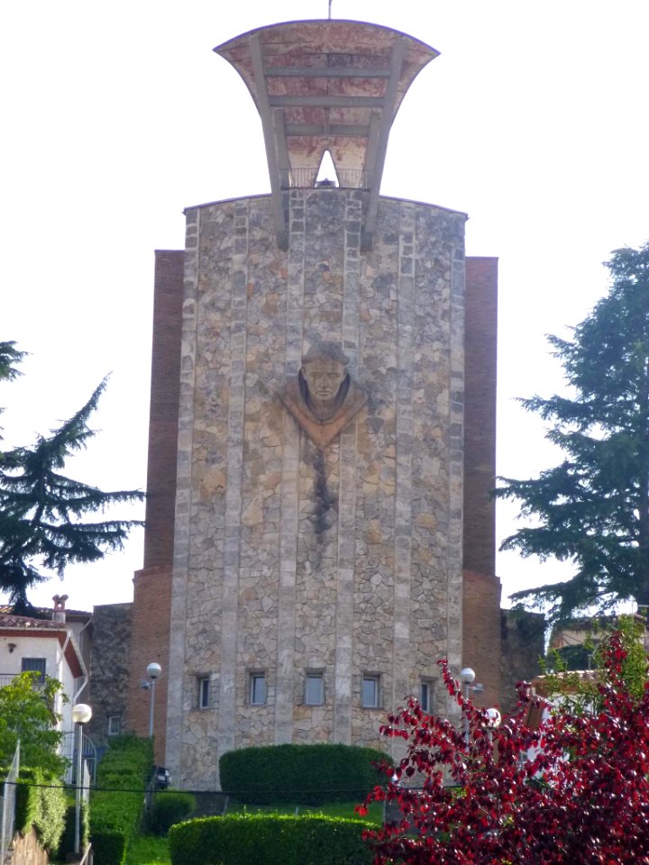 Olot - Iglesia de Sant Pere Màrtir 2