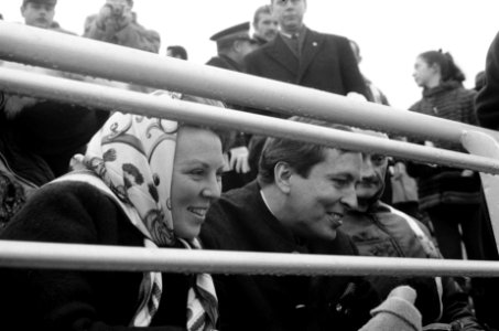 Olympische Winterspelen te Grenoble. Prinses Beatrix en Prins Claus als toeschou, Bestanddeelnr 921-0686