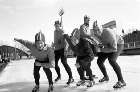 Olympische Winterspelen te Grenoble. De deelnemende Nederlandse schaatsters, van, Bestanddeelnr 921-0654