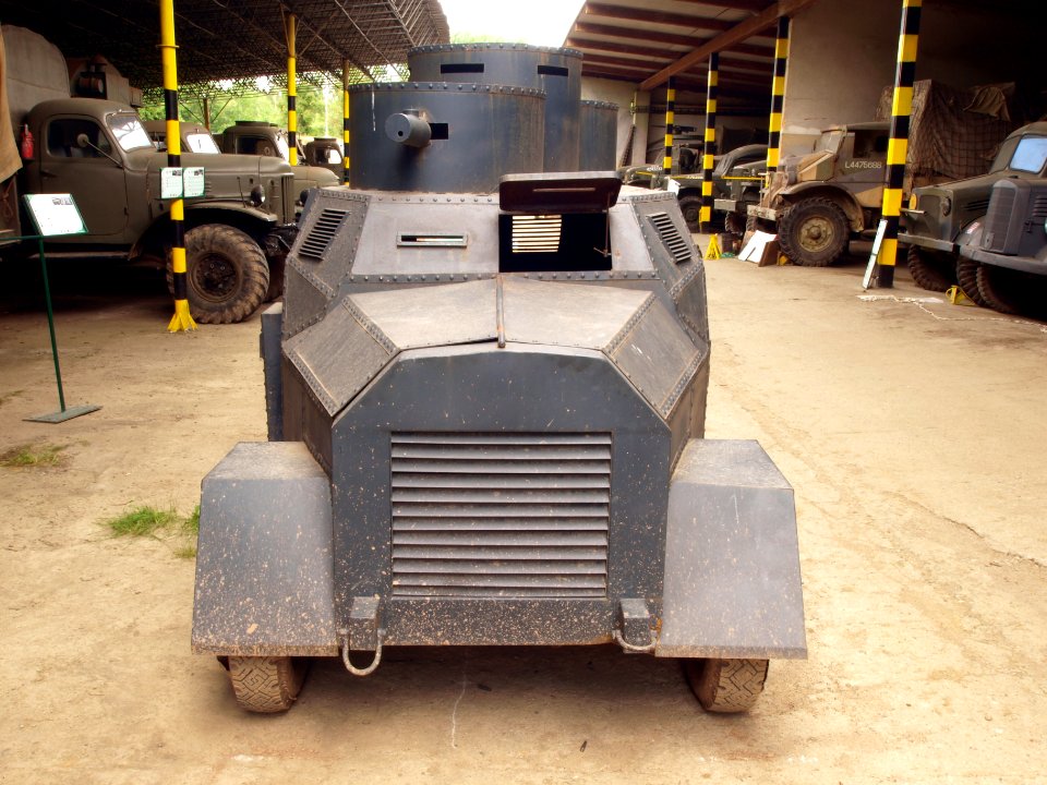 Old pre WW2 armored car pic4