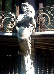 Olot Casa Sola Morales 04