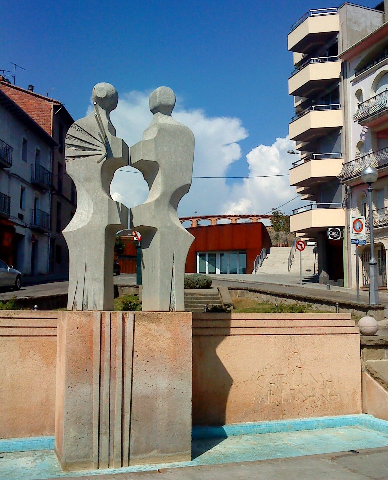 Olot Monument A La Catalunya Millenaria 02