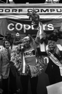 Olympias toer door Nederland, rondewinnaar Roy Schuiten in de bloemen, Bestanddeelnr 927-1666