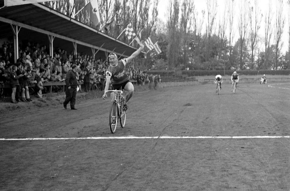 Olympiatour Belg Hesseldonckx over finish, Bestanddeelnr 913-9714