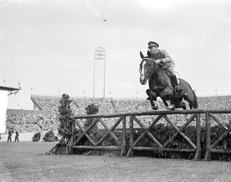 Olympisch dag in Amsterdam Prins Bernhard op paard, Bestanddeelnr 903-4509