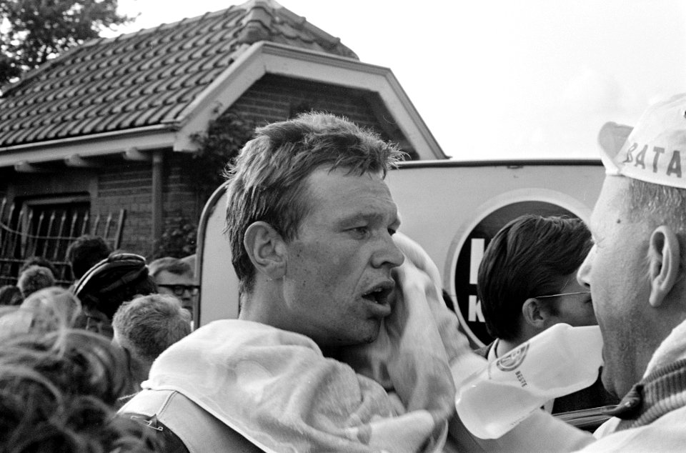Olympias Tour finish 1e etappe te Breda. Winnaar Piet Hoekstra, Bestanddeelnr 922-4211