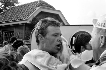 Olympias Tour finish 1e etappe te Breda. Winnaar Piet Hoekstra, Bestanddeelnr 922-4211