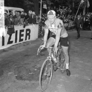 Olympiatoer 1065, Harry Steevens op de fiets, Bestanddeelnr 917-8250