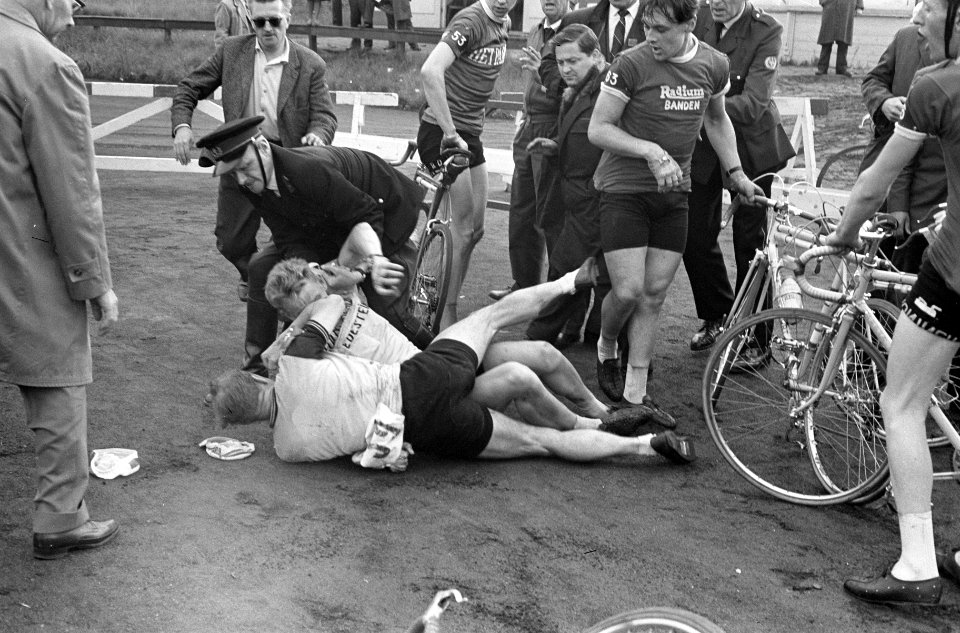Olympiatour Belg Hesseldonckx over finish Van Geut en Janssen in stevige vechtpa, Bestanddeelnr 913-9715