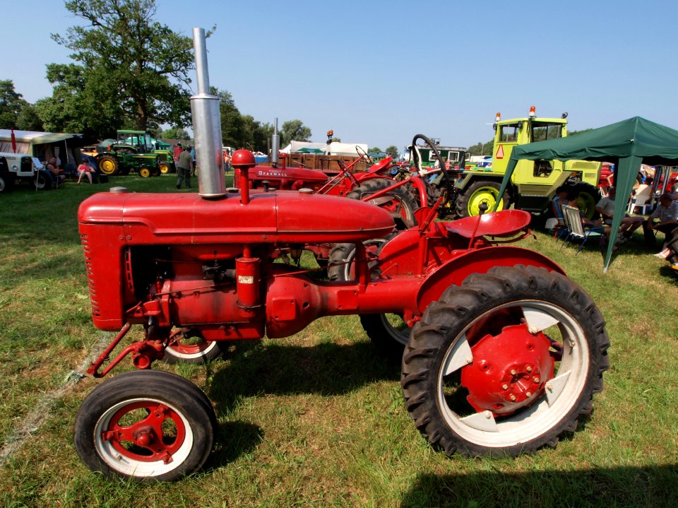 Old red Red Farmall pict2
