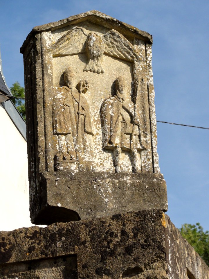 Ollières (Spincourt, Meuse) croix sur le mur du cimetière, verso