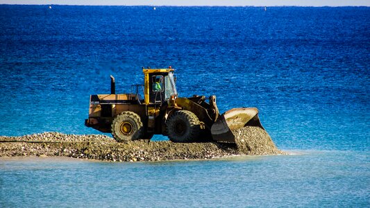 Embankment fill vehicle construction