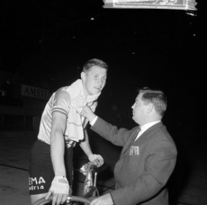 Olympisch Stadion achtervolging voor profs, Henk Nijdam aktie, Bestanddeelnr 914-1939