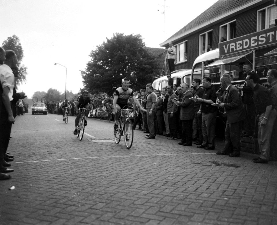Olympiatoer, finish te Veldhoven, Jos van der Vleuten als eerste, Bestanddeelnr 916-4719
