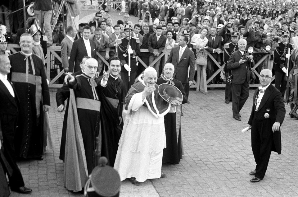 Olympische Spelen te Rome, Paus Johannes XXIII zegent de deelnemers aan de Spele, Bestanddeelnr 911-5392