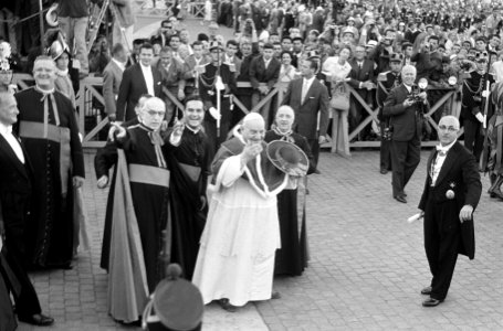 Olympische Spelen te Rome, Paus Johannes XXIII zegent de deelnemers aan de Spele, Bestanddeelnr 911-5392