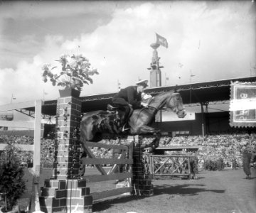 Olympische dag Amsterdam paardensprong, Bestanddeelnr 905-7548