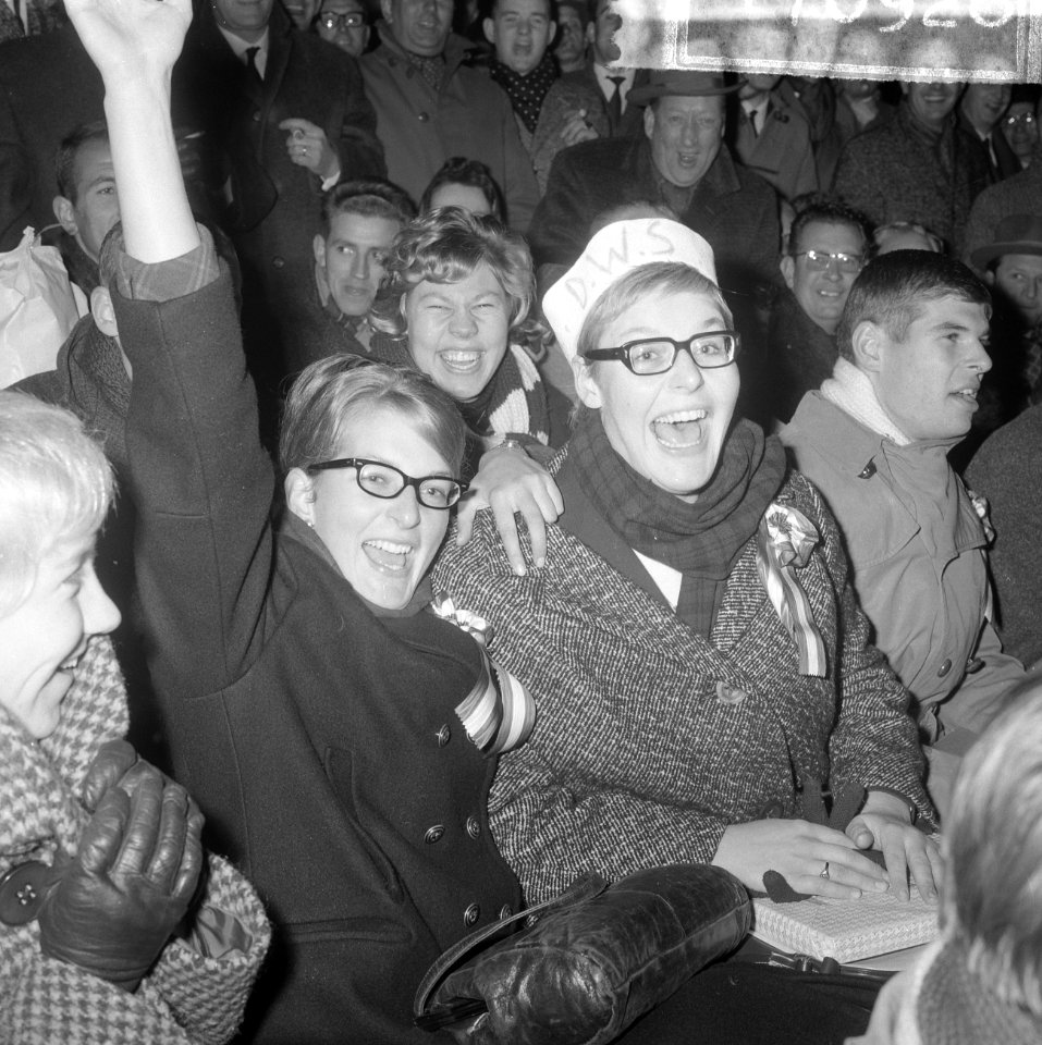 Olympische ploeg gehuldigd in Olympisch Stadion te Amsterdam v.l.n.r. op tribune, Bestanddeelnr 917-0928