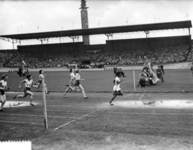 Olympische Revanches Olympisch Stadion. Finish m dames, Bestanddeelnr 905-2584