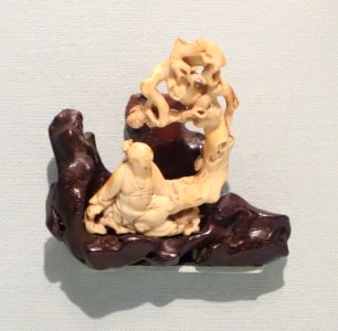 Old sage under pine trees, China, Qing dynasty, 1644-1911 AD, ivory and wood - Asian Art Museum of San Francisco - DSC01571