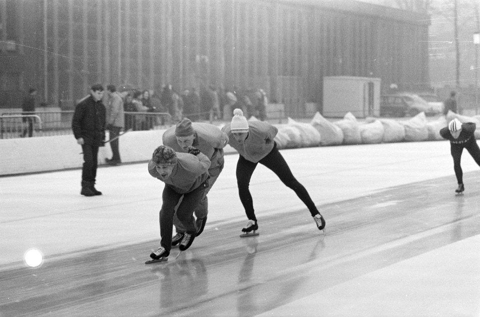 Olympische Winterspelen te Grenoble. Training Nederlandse schaatsers. Voorop Kee, Bestanddeelnr 921-0826