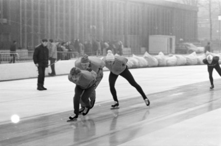 Olympische Winterspelen te Grenoble. Training Nederlandse schaatsers. Voorop Kee, Bestanddeelnr 921-0826