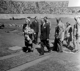 Olympische dag in stadion. Koninklijke familie, Bestanddeelnr 905-1268