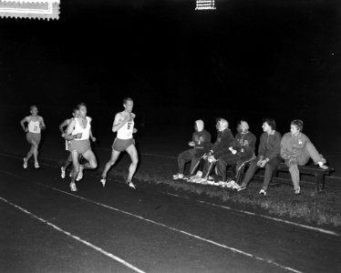 Olympische revances in stadion Amsterdam, 300 meter aan kop K de Ruyter, Bestanddeelnr 911-6046