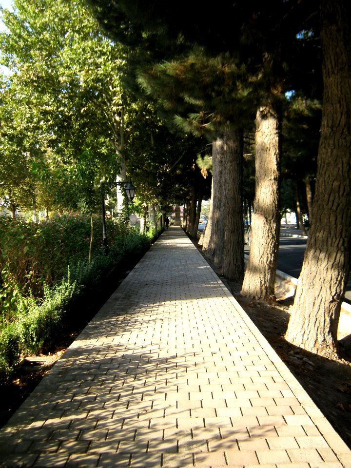 Omar Khayyam boulevard barier sidewalk - Nishapur 01