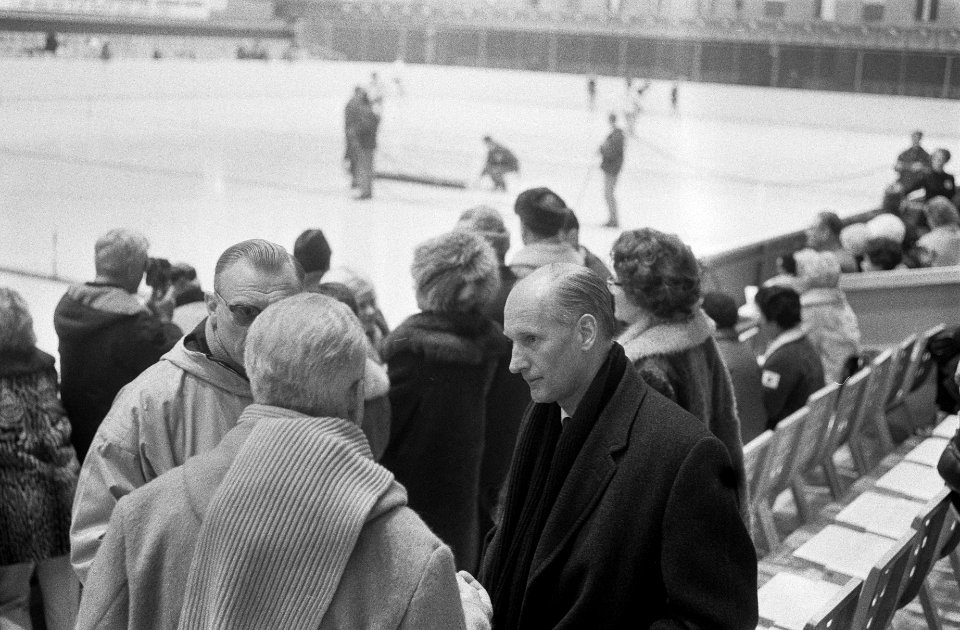 Olympische Spelen 1964 te Innsbruck, minister Bot met Karnebeek en Cardell, Bestanddeelnr 916-0187