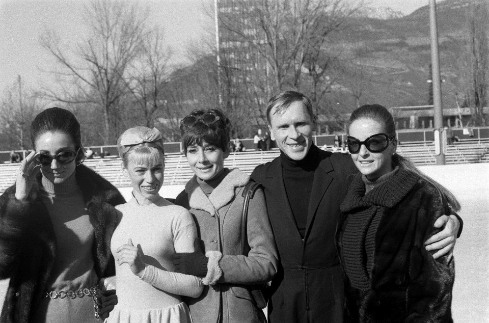 Olympische spelen, Audrey Hepburn (m) met Oleg Protopopov en Ludmilla Belusova, Bestanddeelnr 921-0655