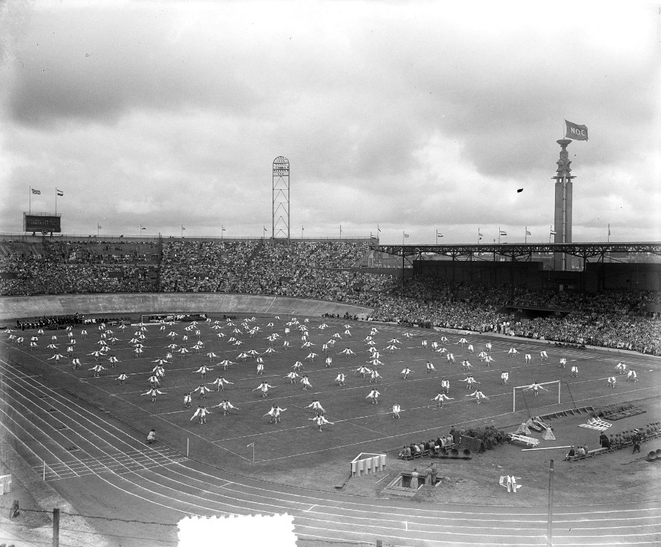 Olympische dag Amsterdam overzicht gymnastiek, Bestanddeelnr 905-7550