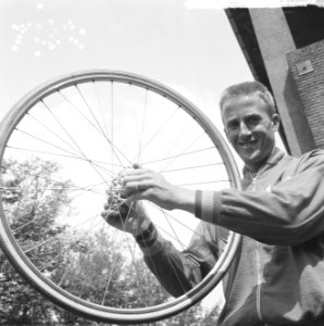 Olympiatoer van start, A. van Middelkoop, Bestanddeelnr 917-8170