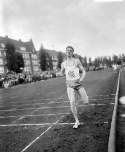 Om de PH-beker te Amsterdam, Wurster van AAC won 1500 en 5000 meter, Bestanddeelnr 918-1708