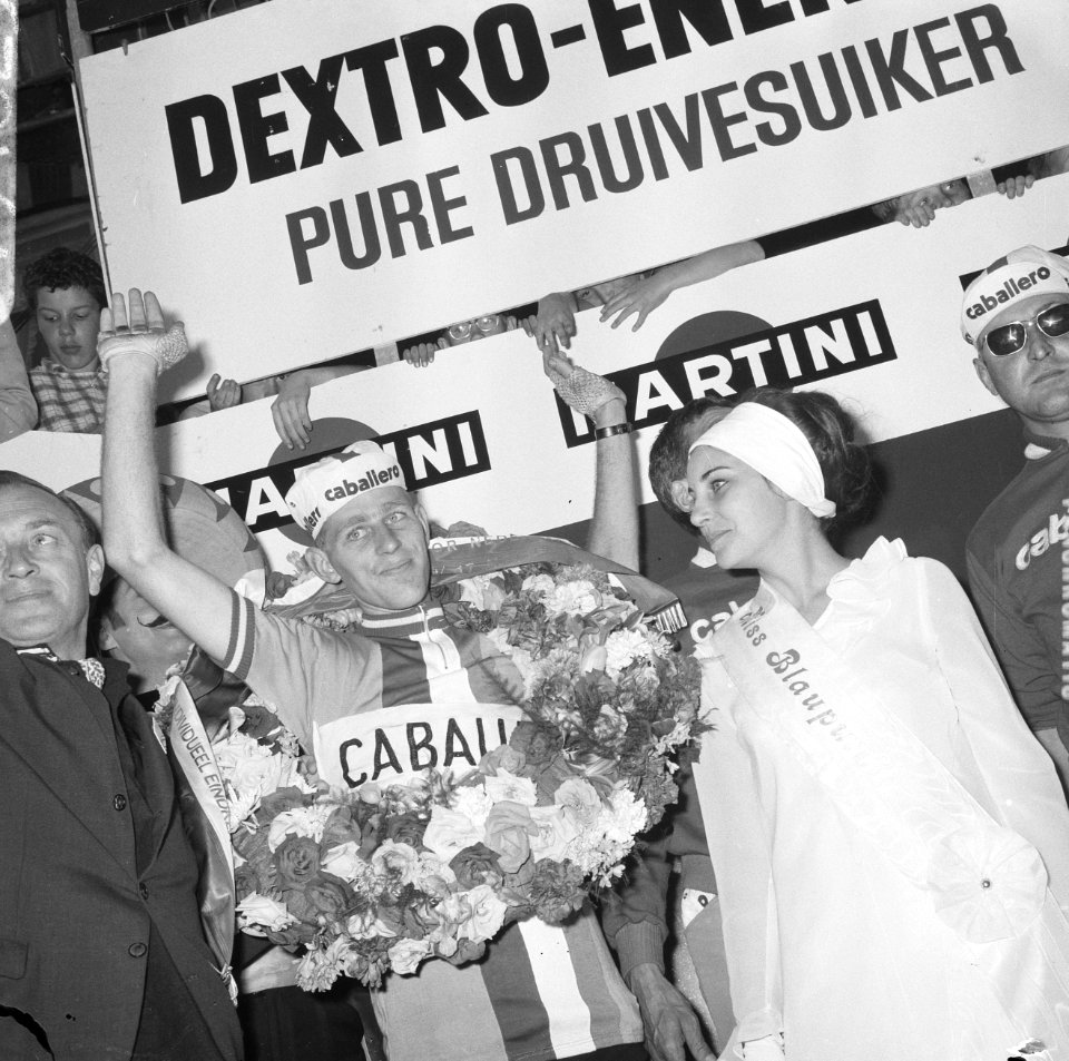 Olympias toer 1966, winnaar Jan van der Horst uit Haar en de toermiss, Bestanddeelnr 919-1623