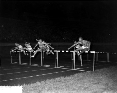 Olympische revances in stadion Amsterdam, horden heren, Bestanddeelnr 911-6047