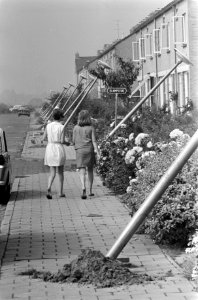 Om vervoer mogelijk te maken moesten alle lantaarnpalen scheefgezet worden, Bestanddeelnr 921-5579