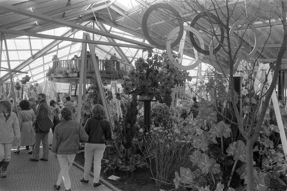 Olympische ringen in Beatrixhallen van Keukenhof in Lisse, Bestanddeelnr 933-6123