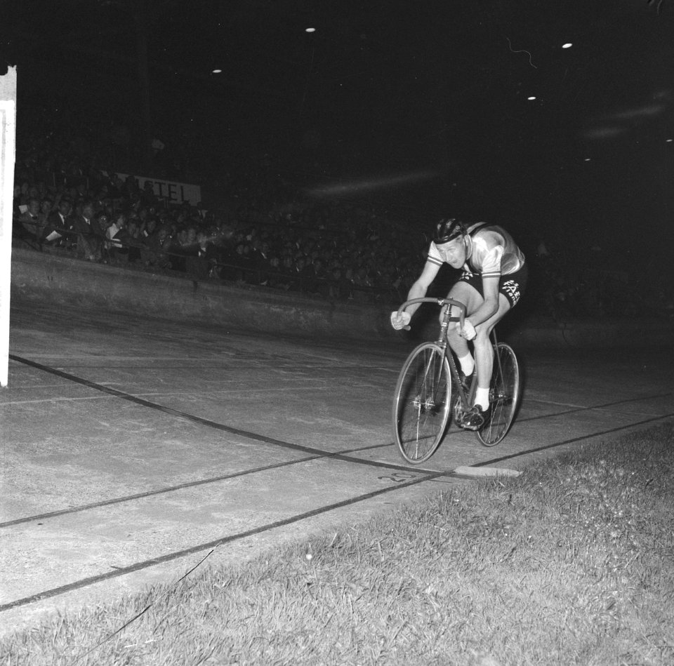 Olympisch Stadion achtervolging voor profs ( Peter Post ), Bestanddeelnr 914-1936