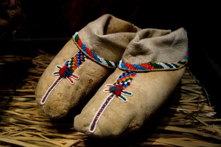 Omaha moccasins, c. 1915 - Bata Shoe Museum - DSC00607