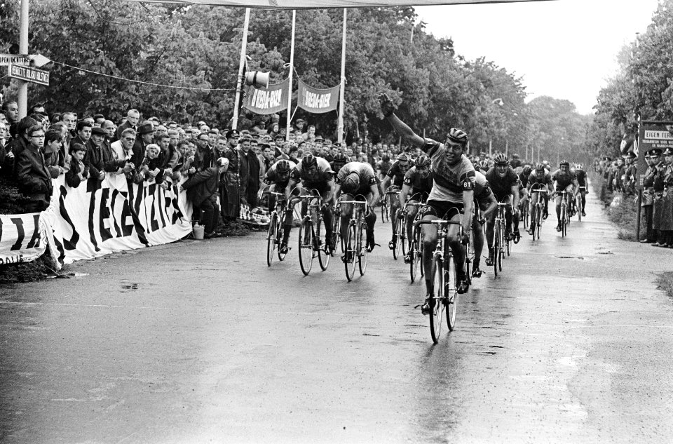 Olympiatoer 1965, Gerard Koel gaat als eerste over de streep, Bestanddeelnr 917-8171