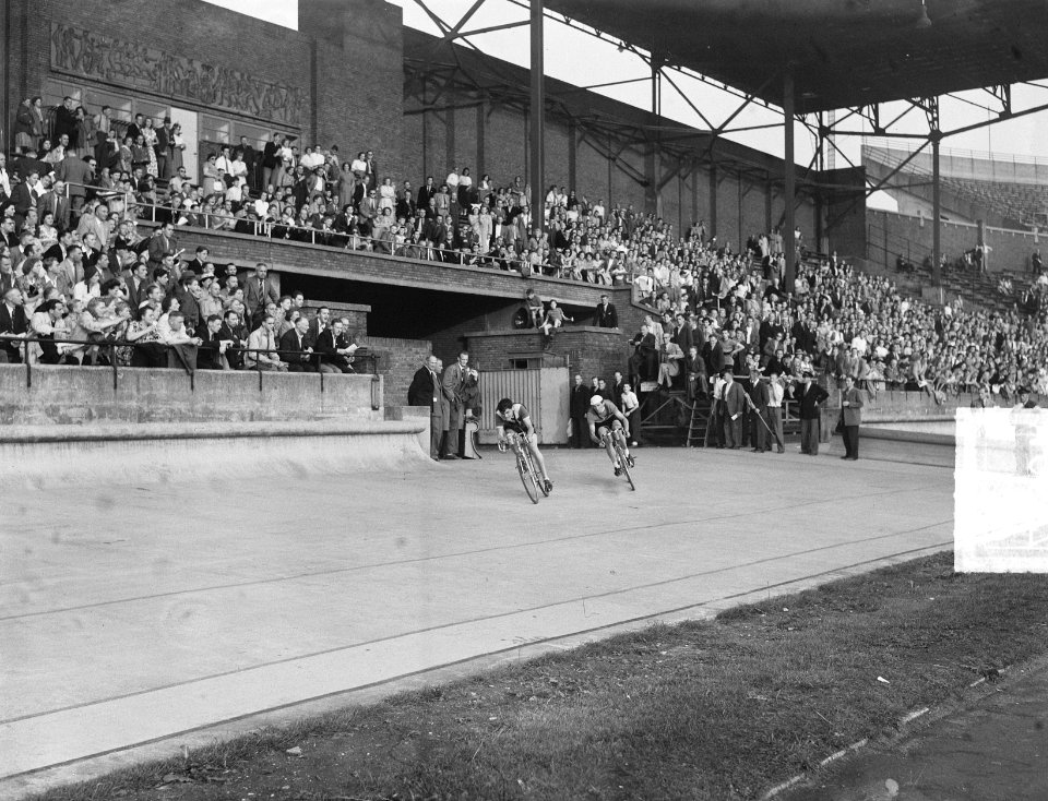 Olympisch stadion. Wielerwedstrijd Amsterdam-Arnhem-Amsterdam voor amateurs. Adr, Bestanddeelnr 904-0657