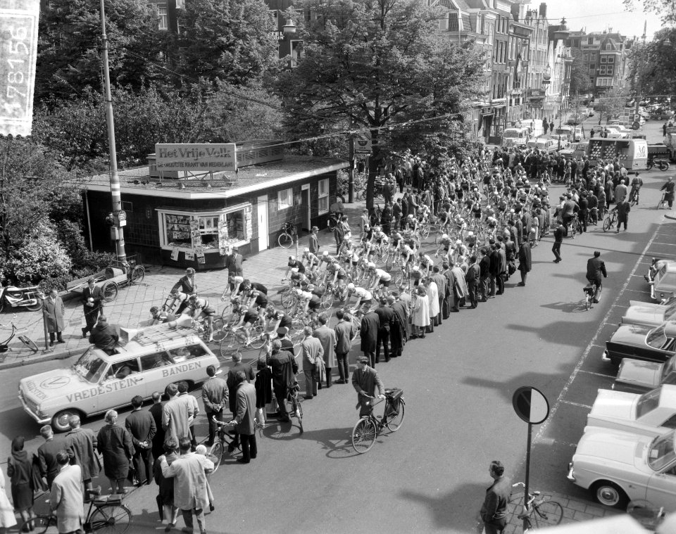 Olympiatoer, het vertrek van de wielrenners op het Rembrandtsplein, de start, Bestanddeelnr 917-8156