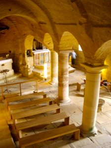 Olleros de Pisuerga - Ermita rupestre de San Justo y San Pastor, interior 11