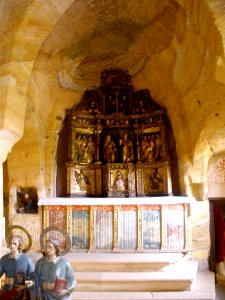 Olleros de Pisuerga - Ermita rupestre de San Justo y San Pastor, interior 01