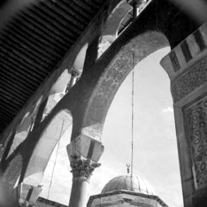 Omayaden moskee, bogen rondom het voorplein, Bestanddeelnr 255-5905