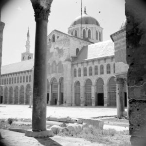 Omayaden moskee, het voorplein, Bestanddeelnr 255-5898