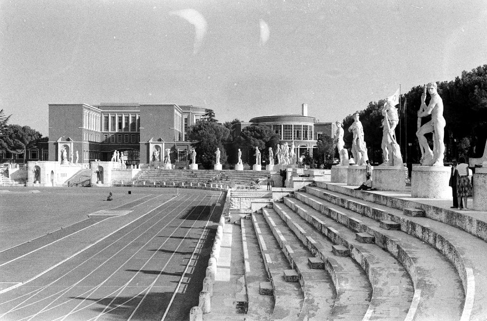 Olympische Spelen te Rome, sintelbaan in het Stadio dei Marmi, Bestanddeelnr 911-5253